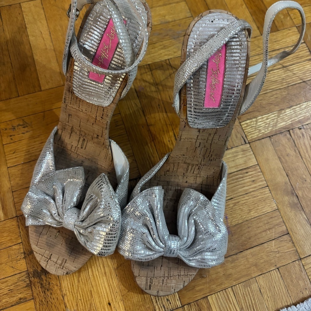 Betsy Johnson silver leather scrappy bow heels with cork heels *